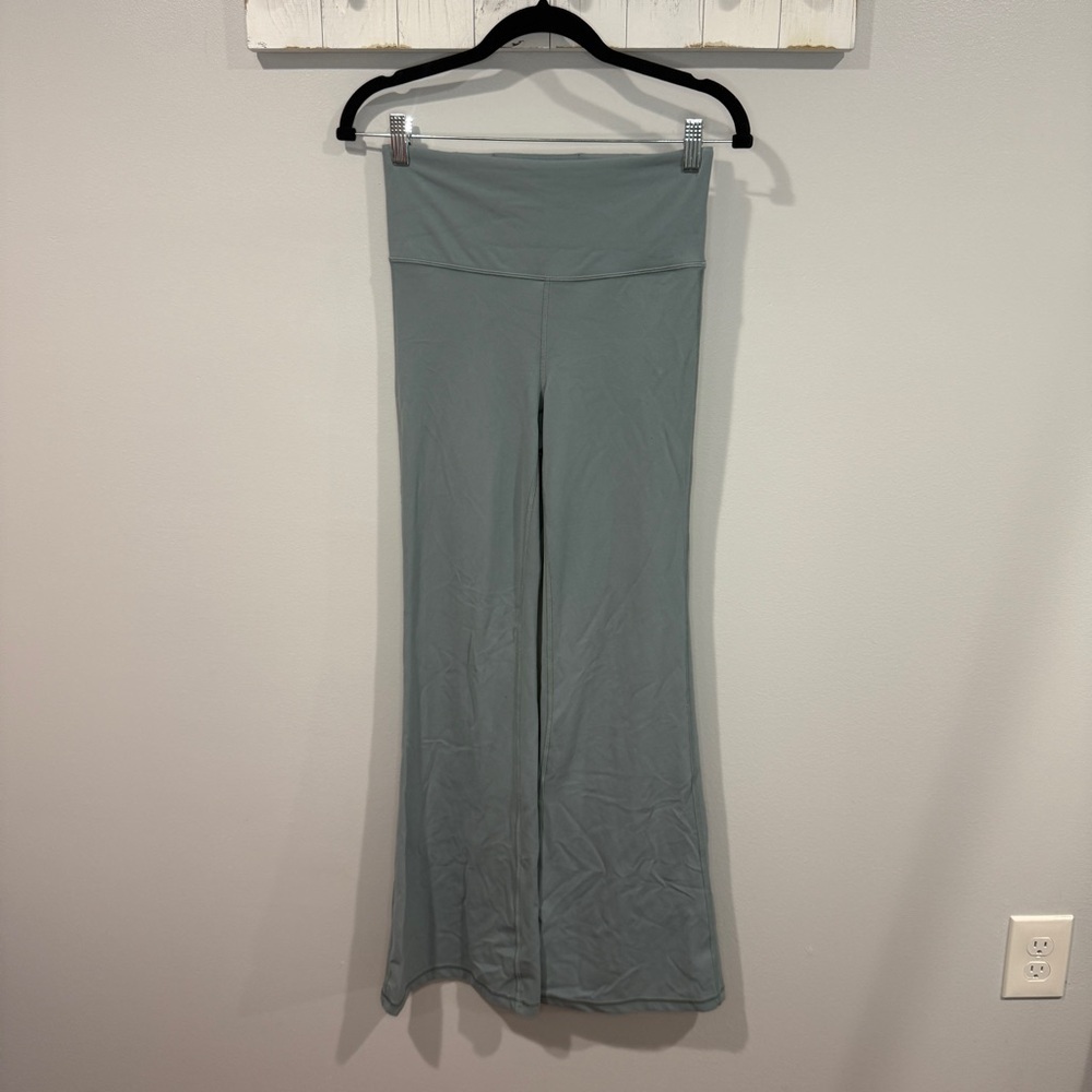 Athleta Elation Flare Pants Women’s Size S Seafoam Green Blue Yoga Athletic EUC